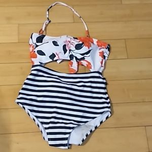 Floral one piece suut